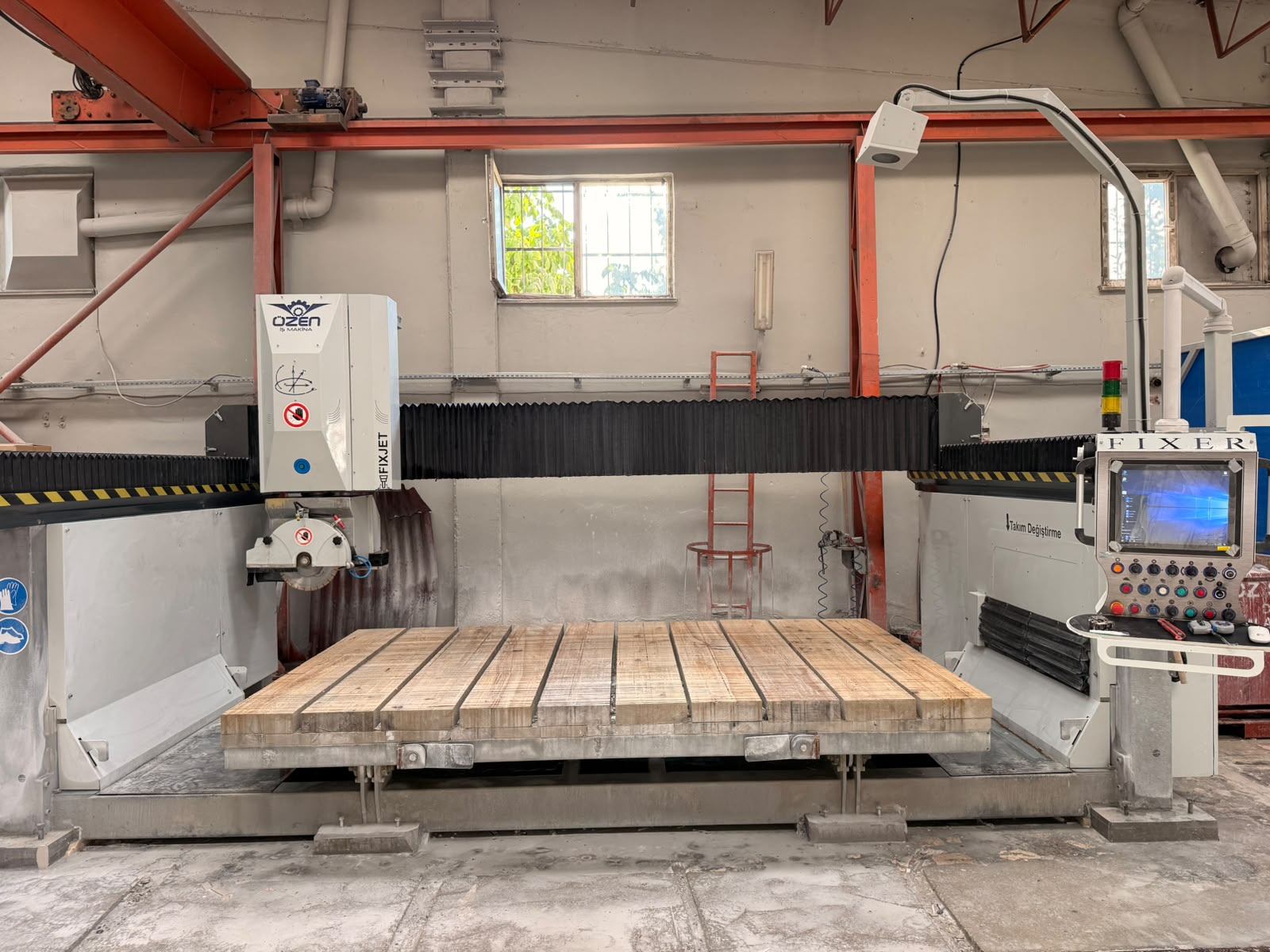 5+3 Eksen CNC İşleme Makinemiz